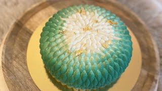 découvrez comment réaliser un flocage velours parfait pour sublimer vos entremets et leur apporter une finition élégante, gourmande et professionnelle.