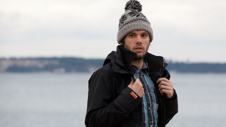 découvrez le nouveau classement musical avec l'entrée d'orelsan et la chute surprise de lady gaga. suivez les tendances et les changements du top hits.