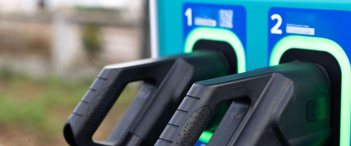découvrez tout sur la recharge électrique le long de l'a10 : bornes de recharge, conseils pour automobilistes électriques et astuces pour voyager sereinement en voiture électrique sur l'autoroute a10.