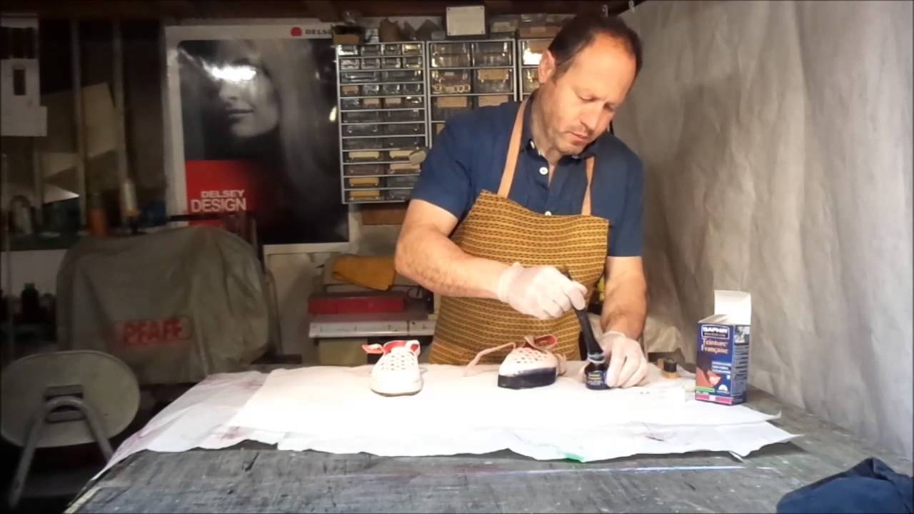 découvrez notre guide professionnel pour teindre vos chaussures en cuir facilement et efficacement. astuces, conseils et techniques pour un résultat durable et impeccable.