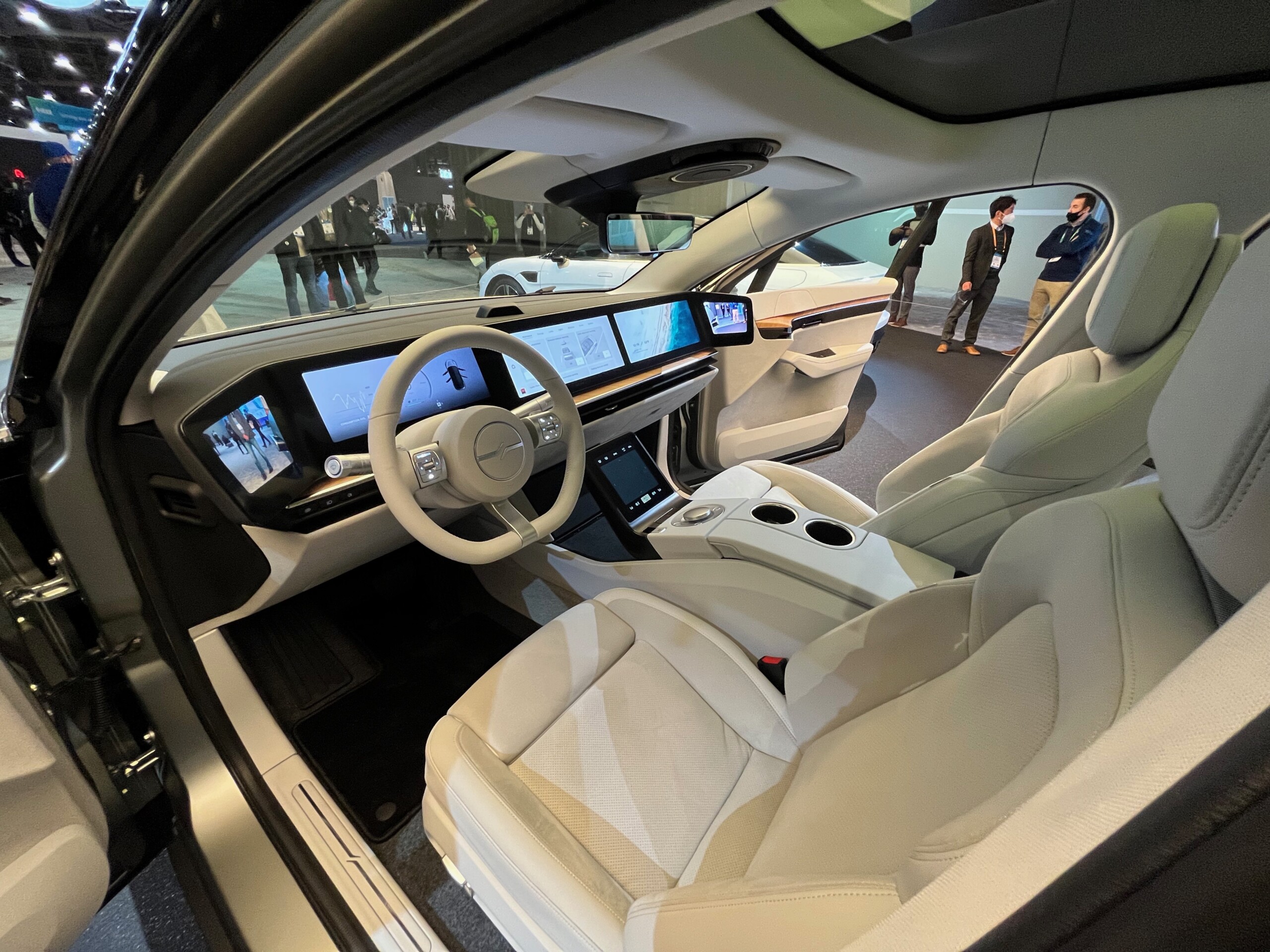 honda et sony s'associent pour réinventer la voiture électrique en une expérience unique inspirée de la playstation, alliant technologie avancée et divertissement immersif.