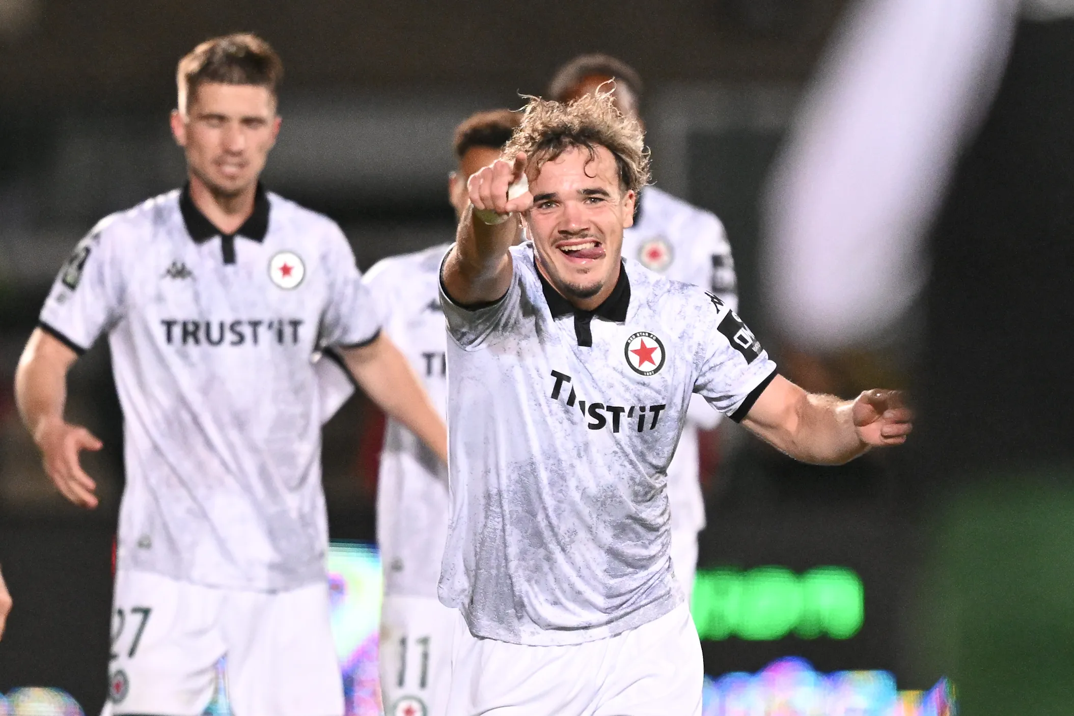 découvrez le match de la 23ème journée de ligue 2 entre guingamp et saint-étienne, un choc intense à ne pas manquer pour cette saint-valentin.
