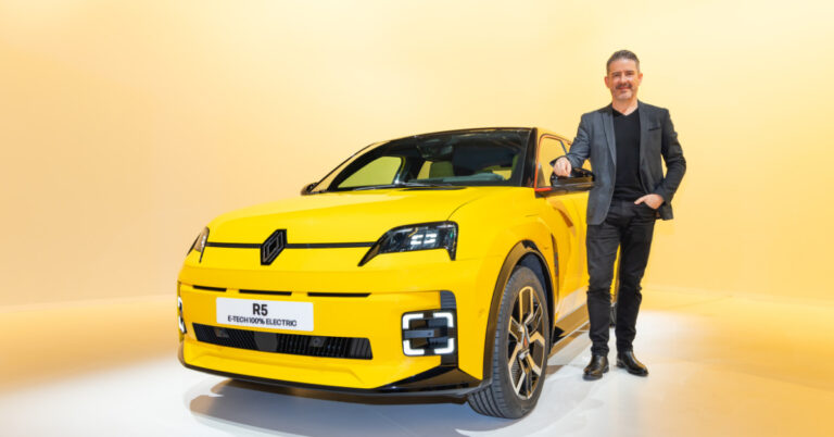 découvrez comment la renault 5 a battu un record impressionnant, reléguant le model y au second plan dans cet article captivant.