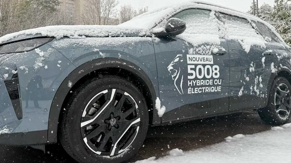 découvrez nos astuces efficaces pour augmenter l'autonomie de votre voiture électrique de plus de 40 km en hiver et roulez plus longtemps malgré le froid.