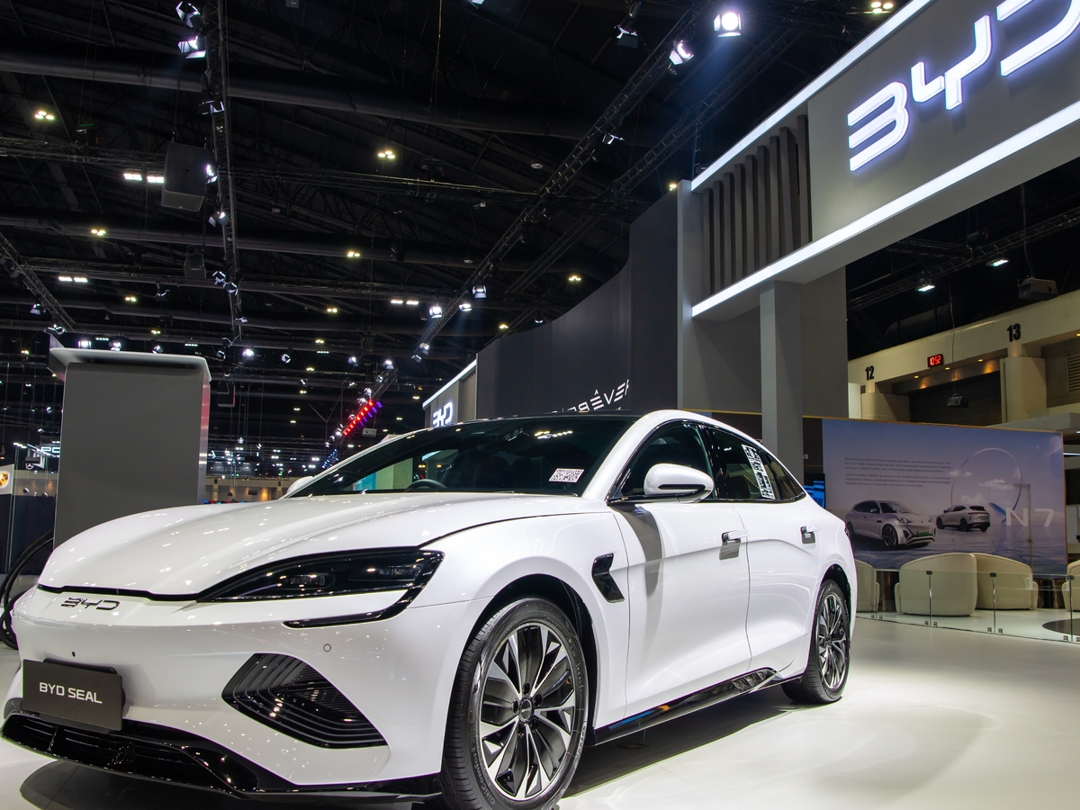 découvrez comment les voitures électriques devraient représenter 25 % des ventes mondiales d'ici 2025, une révolution majeure dans le secteur automobile pour un avenir plus durable.