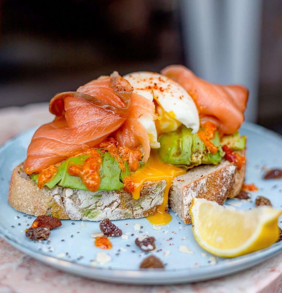 découvrez notre recette simple et délicieuse d'avocado toast, parfaite pour un brunch santé et gourmand. un incontournable pour bien commencer la journée !