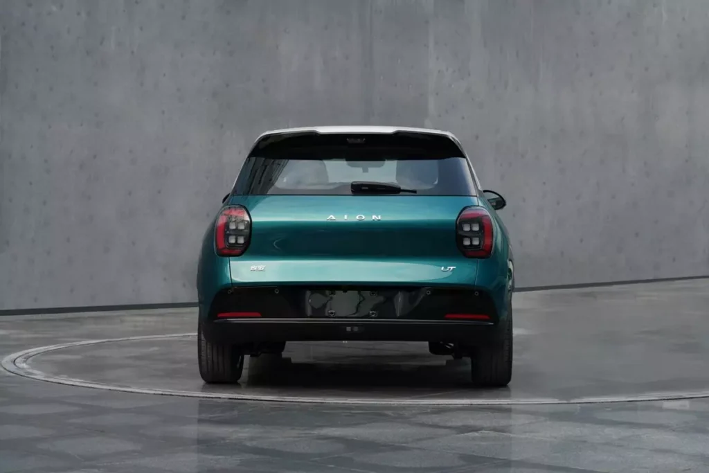 découvrez comment le coût des batteries pour voiture électrique à 15 000 € appartient au passé grâce aux avancées technologiques et à la baisse des prix.