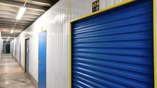 découvrez notre box de stockage sécurisé à taverny, idéal pour garder vos biens en toute sécurité avec un accès facile et surveillance 24/7.