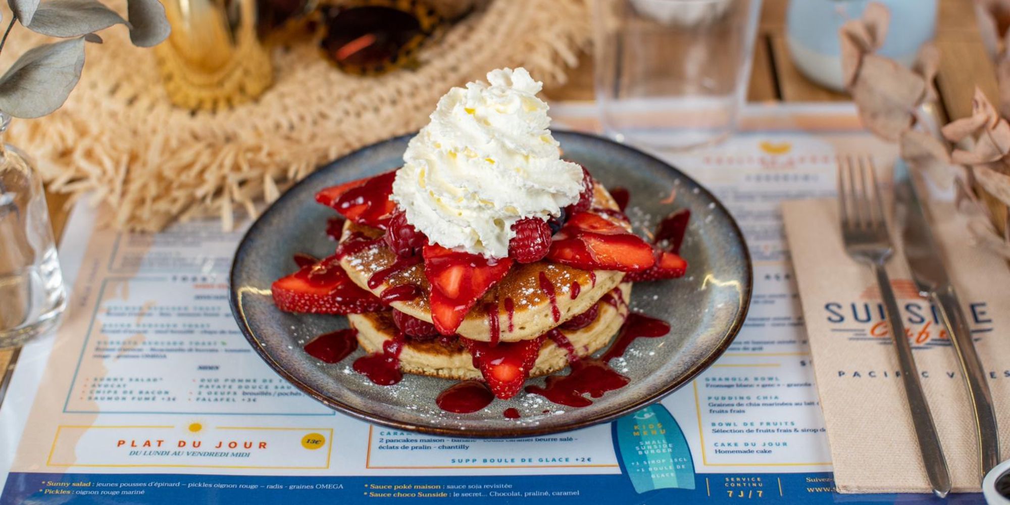 profitez d'un brunch cosy à saint-jean-de-luz, entre ambiance chaleureuse et saveurs locales pour un moment convivial et gourmand.