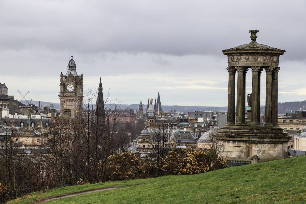 découvrez la tour tip, monument emblématique de la ville, symbole d'histoire et d'architecture incontournable à visiter.