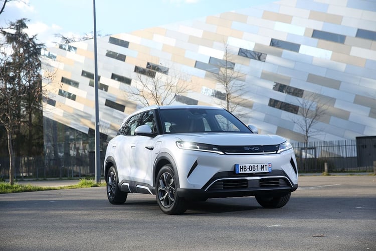 découvrez les supertests 2025 : analyse complète de la voiture électrique la plus performante et, paradoxalement, la plus décevante du marché. performance, innovations et critiques au rendez-vous.