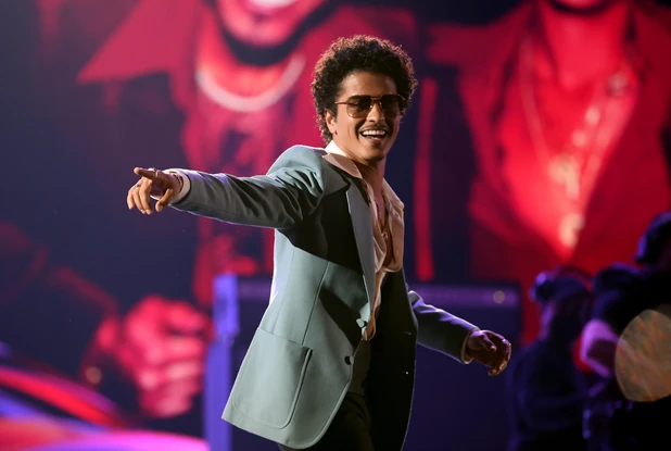 bruno mars atteint le top 3 avec son nouveau single, un succès incontournable qui séduit les fans du monde entier.