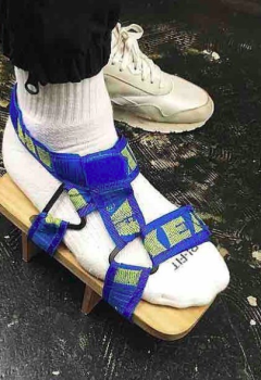 découvrez les chaussures les plus bizarres au monde, des modèles étonnants et originaux qui sortent de l'ordinaire et défient les conventions de la mode.