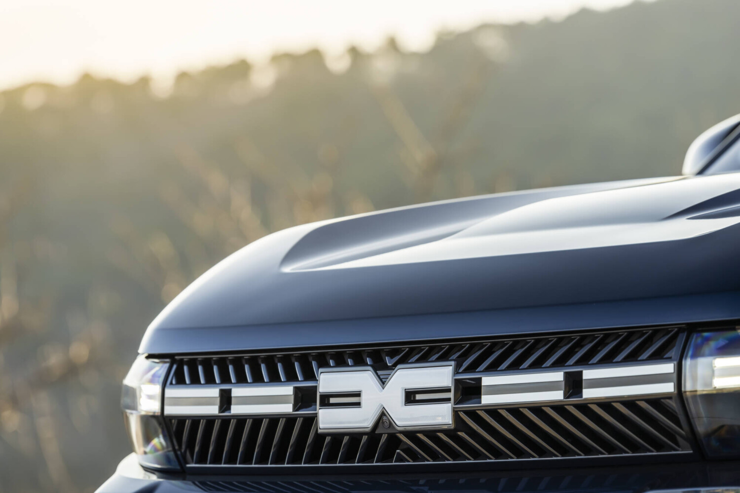 dacia lance un nouveau modèle compact et abordable, fruit d'une collaboration avec la chine, alliant qualité et prix attractif pour répondre aux besoins urbains.