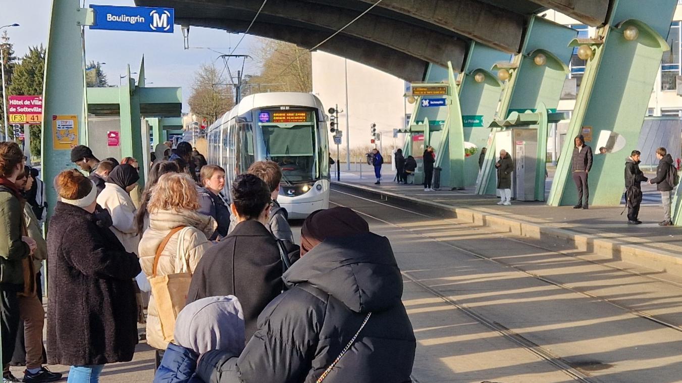 grève ce samedi à rouen : découvrez les perturbations prévues sur le réseau astuce et les conseils pour organiser vos déplacements.
