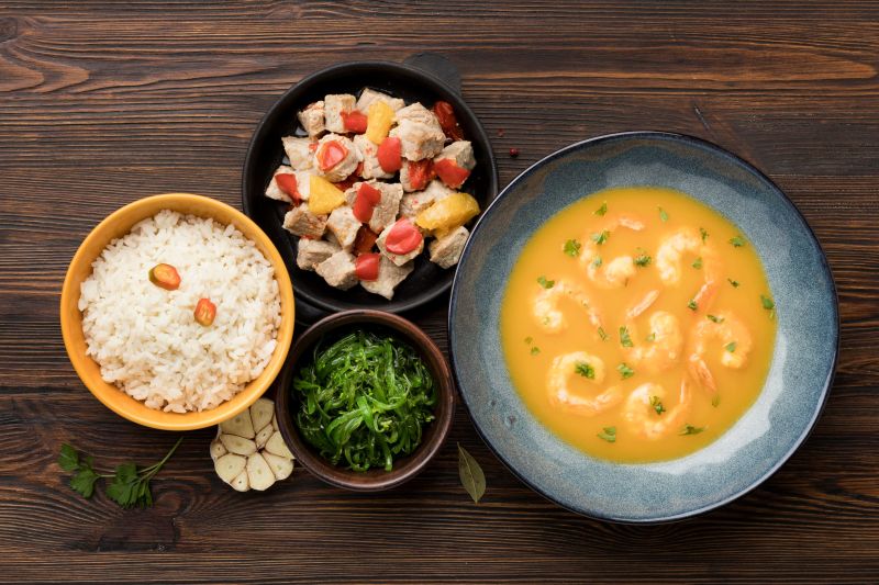 découvrez notre délicieuse recette de soupe chinoise aux crevettes, une fusion parfaite de saveurs exotiques et de fraîcheur marine, idéale pour un repas réconfortant.