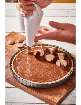 découvrez des techniques précises pour le fonçage de moules à tartelettes, garantissant des pâtisseries parfaites et esthétiques à chaque fois.