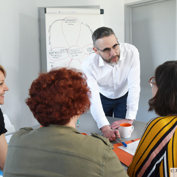 obtenez une formation en numérologie diplômante pour maîtriser les techniques et interprétations clés, et lancez votre carrière avec un certificat reconnu.