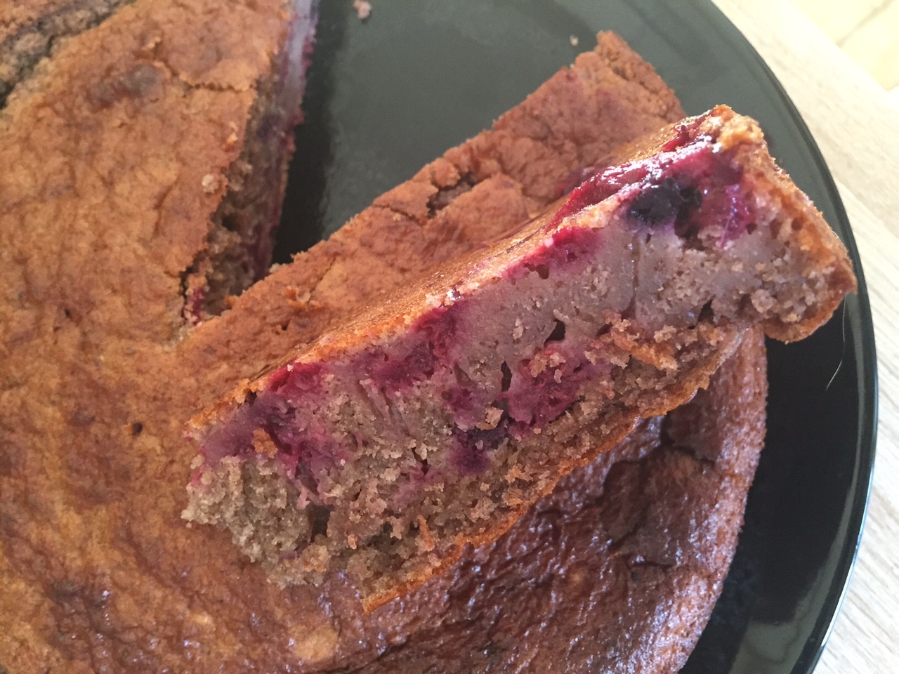 découvrez notre délicieux gâteau au chocolat et fruits rouges, une alliance parfaite pour un dessert gourmand et fruité, idéal pour toutes les occasions.